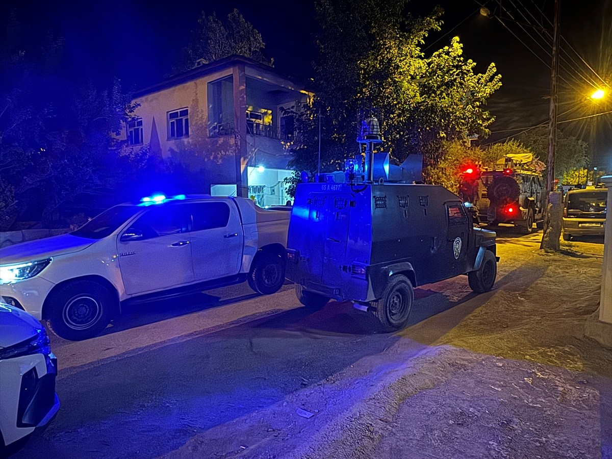 Van’da dehşet! Baba silahlı saldırıda hayatını kaybetti, 3 çocuğu yaralandı