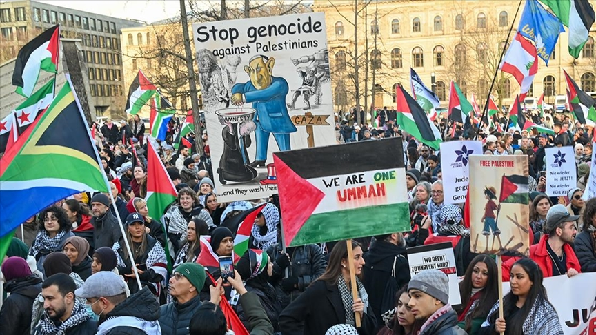Berlin’de Filistin’e Destek Gösterisi