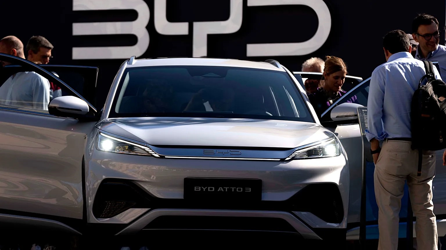 Avrupa’da Tesla satışları yüzde 40 düşerken, Çinli BYD satışlarını üçe katladı