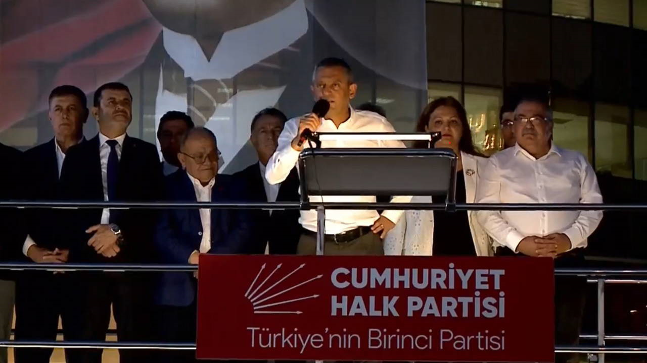 ‘Çerçioğlu’nun ardından CHP’den miting hamlesi… Özgür Özel’den Çerçioğlu’na sert çıkış: ‘Kocasının şirketi için pazarlık yapana…’