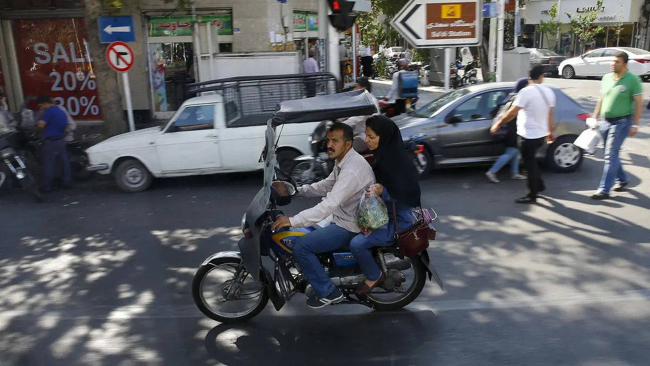 İran’da kadınlara motosiklet izni gündemde