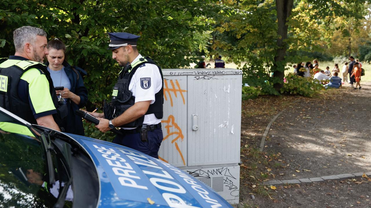 Berlin’de Feci Olay: Araç Öğrencilerin Arasına Daldı, 4 Yaralı